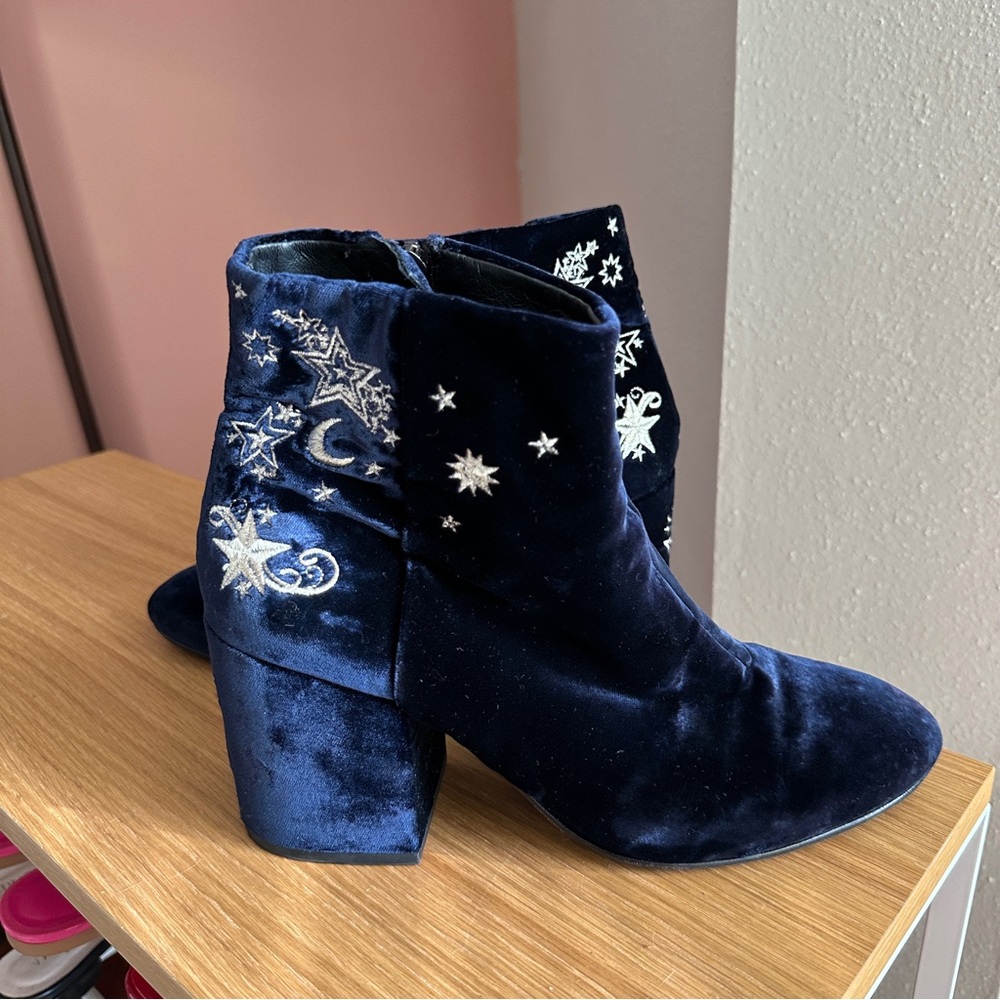 Embroidered Star Velvet Ankle Boots - Navy Blue